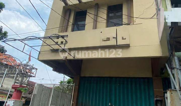 For Rent 3-Story Shophouse in Ngagel Bung Tomo Area For Rent 3-Story Shophouse in Ngagel Bung Tomo Area