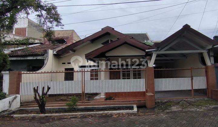 Strategic House in Semolowaru, Near MERR & Galaxy Mall, East Surabaya Strategic House in Semolowaru, Near MERR & Galaxy Mall, East Surabaya