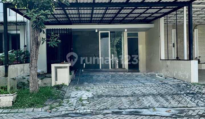 Disewakan Rumah Royal Residence 2Lt 4Kt Semi Furnish Dekat Tol Pakuwon Mall