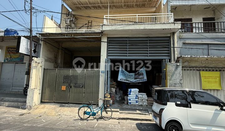 Dijual Toko dan Kos Aktif di Raya Semolowaru 1