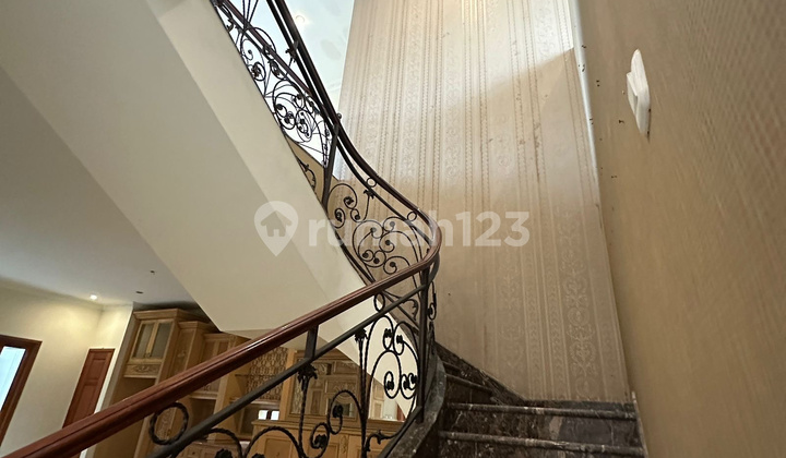 DIJUAL MURAH RUMAH MEWAH GAYA CLASSIC DI MARGOREJO INDAH 2