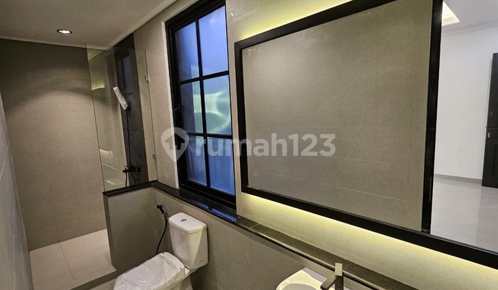 DIJUAL RUMAH MEWAH POSISI HOOK di RUNGKUT ASTI UTARA 2