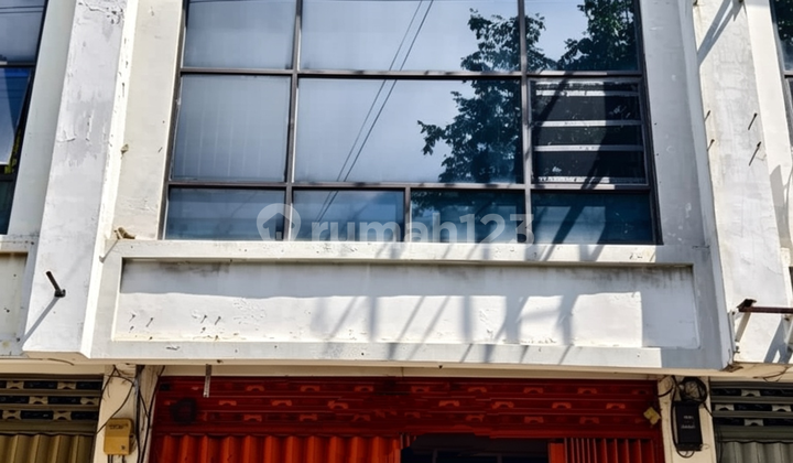 Translate to en: For Rent, Ruko Rungkut Megah Raya, Cheap, Newly Renovated