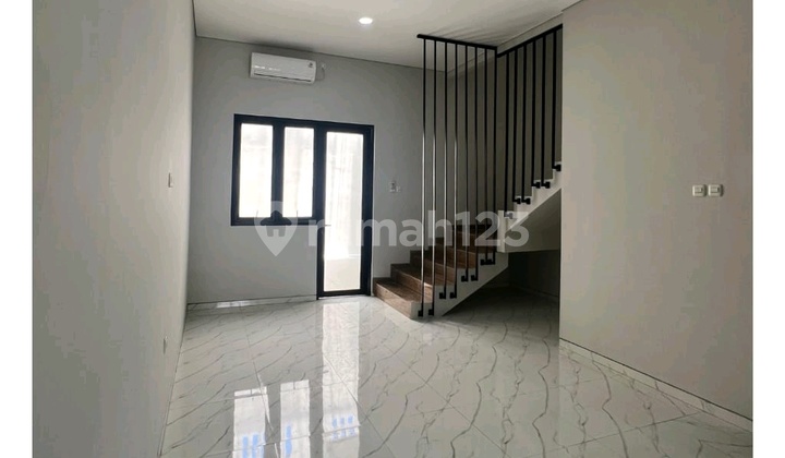 FOR SALE NEW 2-STORY HOUSE FRESH IN KUTISARI, SOUTH SURABAYA 2