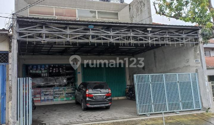 FOR SALE 9-METER WIDE SHOPHOUSE IN PETEMON, CENTRAL SURABAYA CITY
