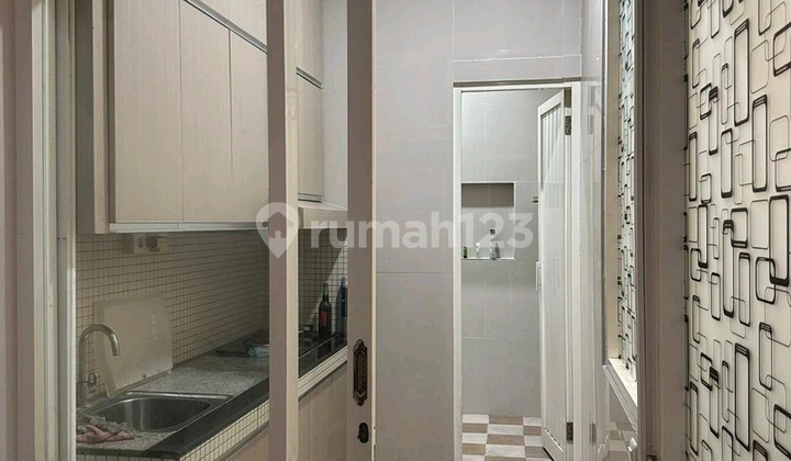 FOR SALE 9-METER WIDE SHOPHOUSE IN PETEMON, CENTRAL SURABAYA CITY 2