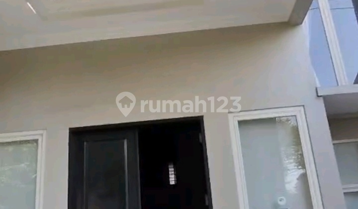 FOR SALE LUXURY HOUSE IN GRESIK, LOCATED IN THE SEMEN GRESIK HOUSING COMPLEX FOR SALE LUXURY HOUSE IN GRESIK, LOCATED IN THE SEMEN GRESIK HOUSING COMPLEX