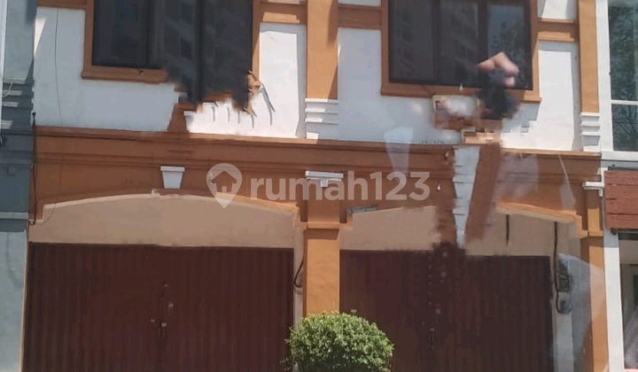 FOR RENT 2 ADJOINED 3-STORY SHOP HOUSES DARMO PERMAI 0 SURABAYA MAIN ROAD FOR RENT 2 ADJOINED 3-STORY SHOP HOUSES DARMO PERMAI 0 SURABAYA MAIN ROAD