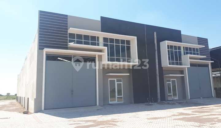 Warehouse for Sale in Panca Bizpark. 8 minutes to Kebomas Toll Road. Warehouse for Sale in Panca Bizpark. 8 minutes to Kebomas Toll Road.