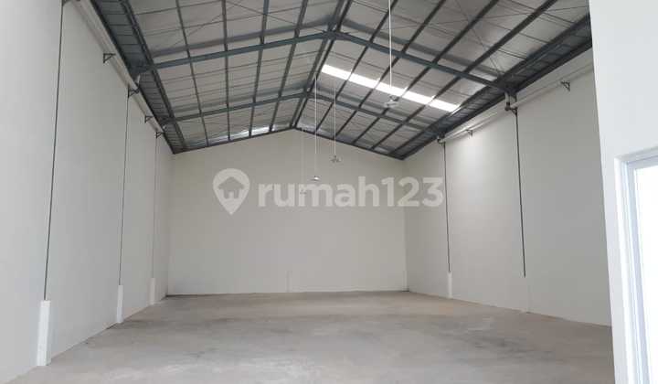 Warehouse for Sale in Panca Bizpark. 8 minutes to Kebomas Toll Road. Warehouse for Sale in Panca Bizpark. 8 minutes to Kebomas Toll Road.
