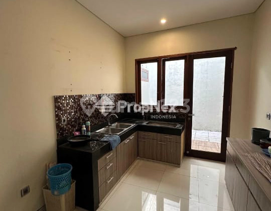 Strategic house in Siwalankerto Permai, Surabaya. 2