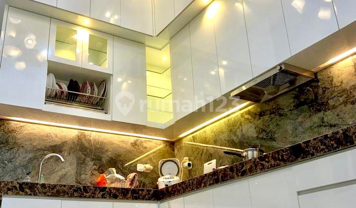 RUMAH NIRWANA EKSEKUTIF BOULEVARD. Siap Huni. Dekat MERR 2