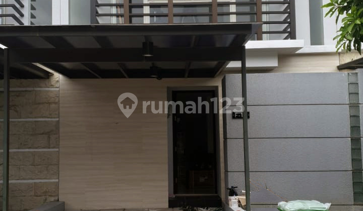 Disewakan Rumah di Graha Natura. Dekat Pakuwon Mall