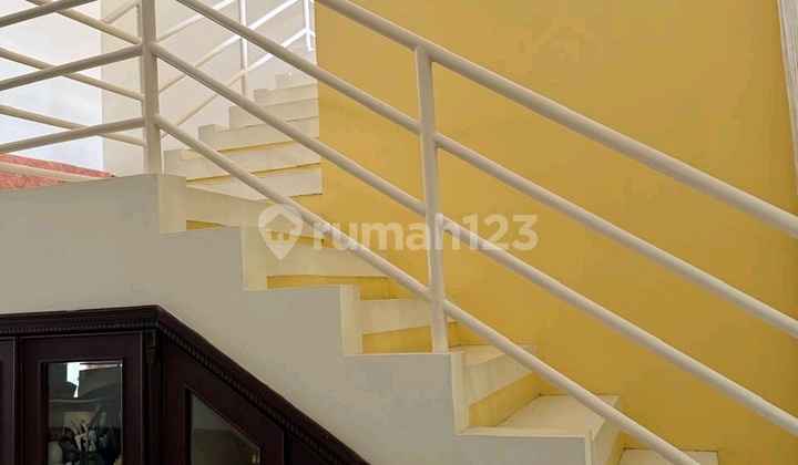 House for Sale in Gayungsari Timur, Near Jln Ahmad Yani 2
