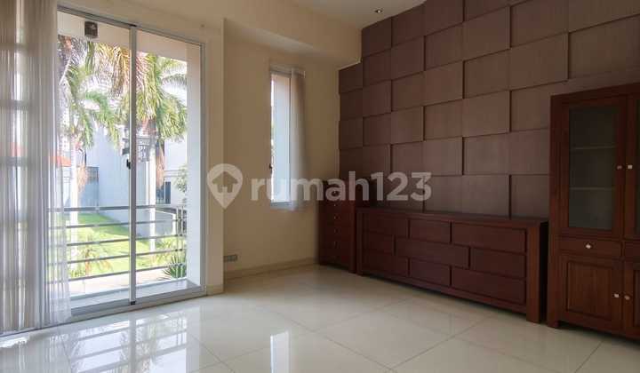 Di Sewakan Rumah Pakuwon Indah 5 Kamar Siap Huni 2