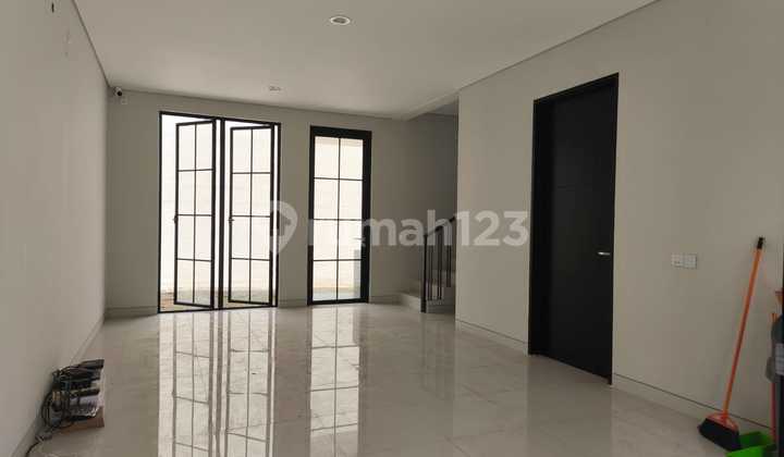 Di Jual Rumah Greenlake Citraland Surabaya Barat Baru Gress