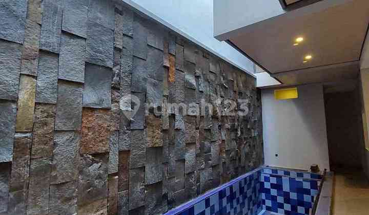 For Sale Ready to Occupy House in Pakuwon City