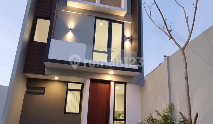 Dijual Rumah Oasia Dian Istana Full Furnished 3 Lantai Istimewa Dijual Rumah Oasia Dian Istana Full Furnished 3 Lantai Istimewa