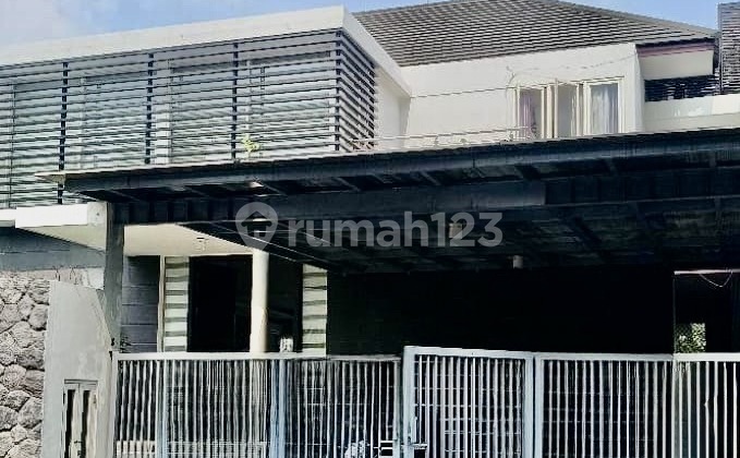 FOR RENT GRAHA FAMILI HOUSE SEMI FURNISHED 4BR MODERN SWIMMING POOL