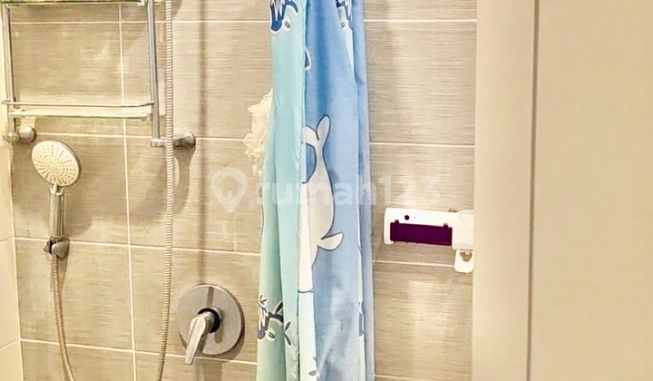 For Rent: Greenwich Royal Residence 2-Story House, Semi-Furnished, Wiyung 2