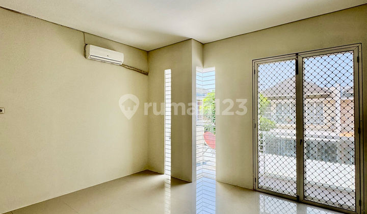 For Rent Royal Residence 3 Bedrooms Semi-Furnished Wiyung 2