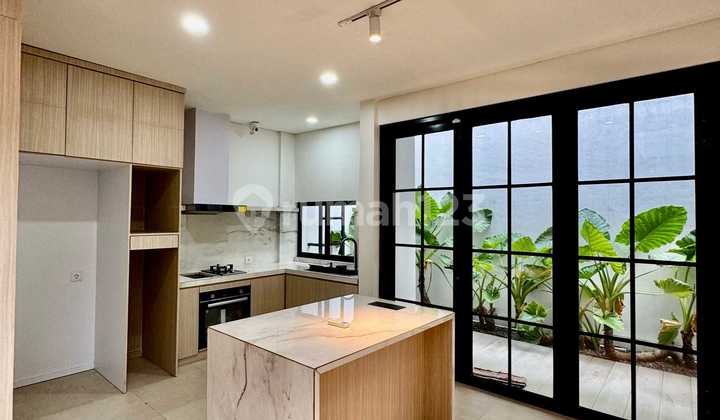 Dijual Rumah Greenwood Citraland 2 Lantai Semi Furnish Dekat Pasar Modern 2