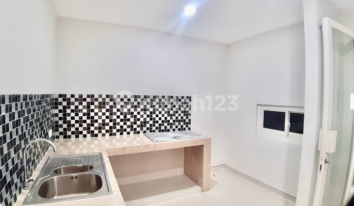 FOR RENT: WOODLAND CITRALAND HOUSE 4 BEDROOMS SEMI FURNISHED NEAR MODERN MARKET 2