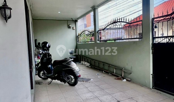 Dijual Rumah Manukan Tengah Rejo Hook 2Lt Dekat Grand Pakuwon 2