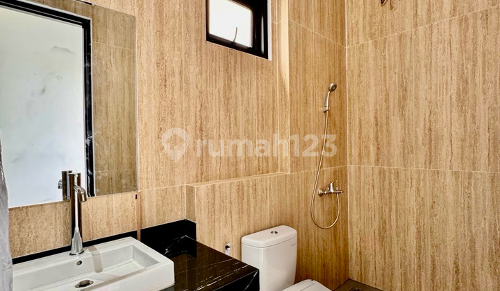 Dijual Rumah Babatan Pantai Surabaya 4Kt Semi Klasik Kenjeran Pakuwon 2