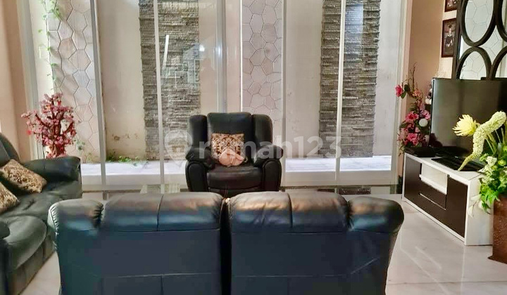 FOR RENT: GRAHA FAMILI HOUSE 5 BEDROOMS FULLY FURNISHED, MARBLE, NEAR SATELLIT TOLL ROAD. 2