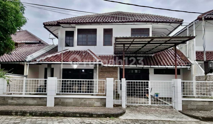 Disewakan Rumah Darmo Villa Furnish Dekat Tol Satelit Pakuwon Mal