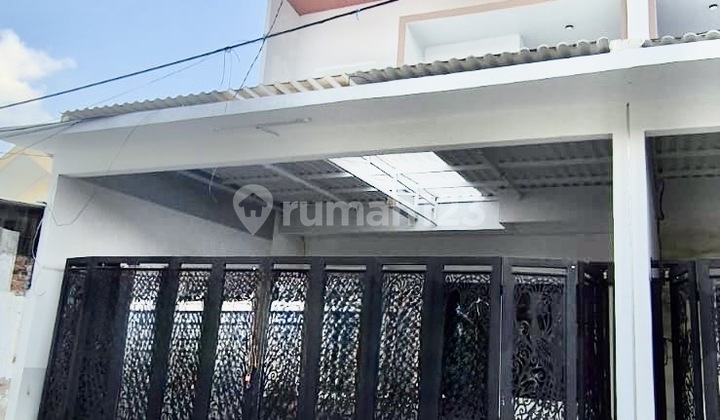 FOR SALE: 2-STORY MODERN MINIMALIST HOUSE IN DARMO PERMAI TIMUR, 7M WIDE, 4 BEDROOMS