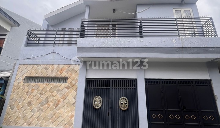 DIJUAL RUMAH MANUKAN MULYO 3KT 2 LANTAI SEMI FURNISH DEKAT MARGOMULYO