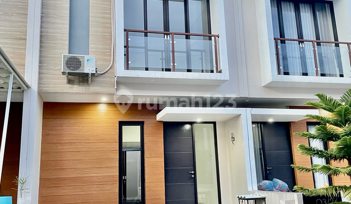 DIJUAL RUMAH PURI SAFIRA MENGANTI 2 LANTAI 3 KT BARU SIAP HUNI