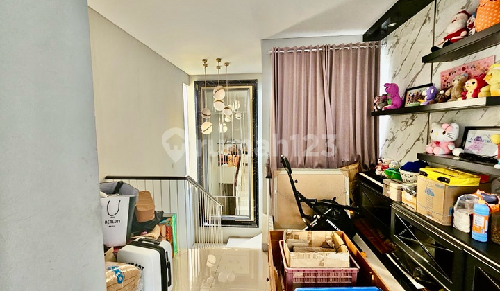 For Sale Royal Residence Hampton Furnished 3BR Near Pakuwon Mall Toll Road. 2