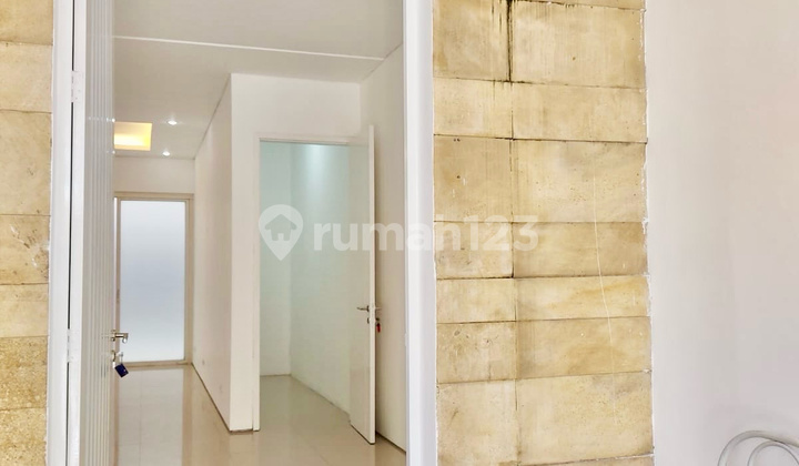 Disewakan Rumah Royal Residence 3Kt Kosongan Dekat Tol Pakuwon Mal 2