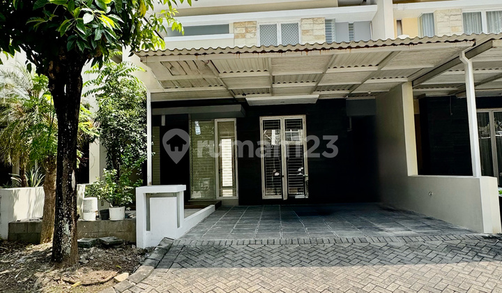 For Rent Royal Residence 3 Bedrooms Semi-Furnished Wiyung 1