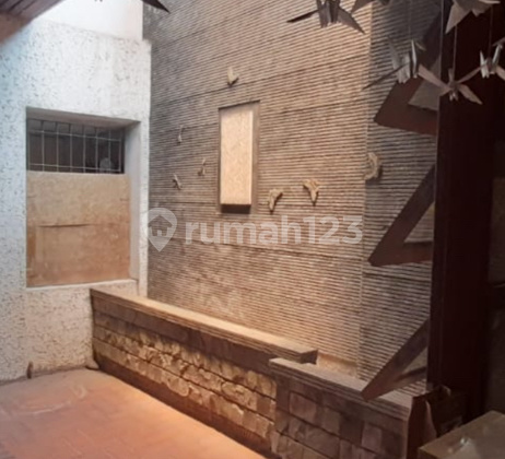 Dijual Rumah 2 Lantai Jakarta Pusat Lokasi Strategis 2