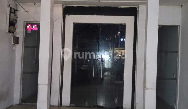 Ruko Bangunan Bagus dan Rapi Cocok untuk Kantor, 3¹/² Lantai di Tebet. Kota Jakarta Selatan