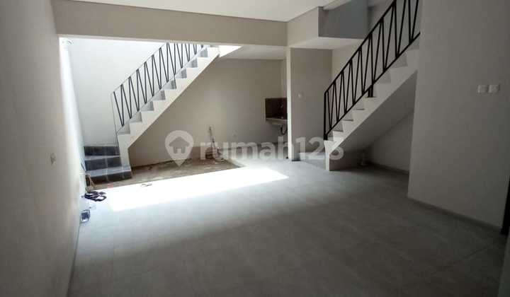 2 Lantai Rumah Minimalis Bangunan Baru, Kayu Putih,, Pulo Gadungjakarta Timur