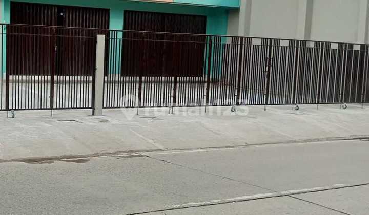 For Sale and For Rent 1 Large-Sized Shop House Equipped with Lift Facilities in Jatisampurna Sub-District. Bekasi City For Sale and For Rent 1 Large-Sized Shop House Equipped with Lift Facilities in Jatisampurna Sub-District. Bekasi City