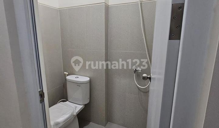 Quick Sale: 3-Story Hampton Promenade Gading Serpong Shophouse, Ready to Occupy 2