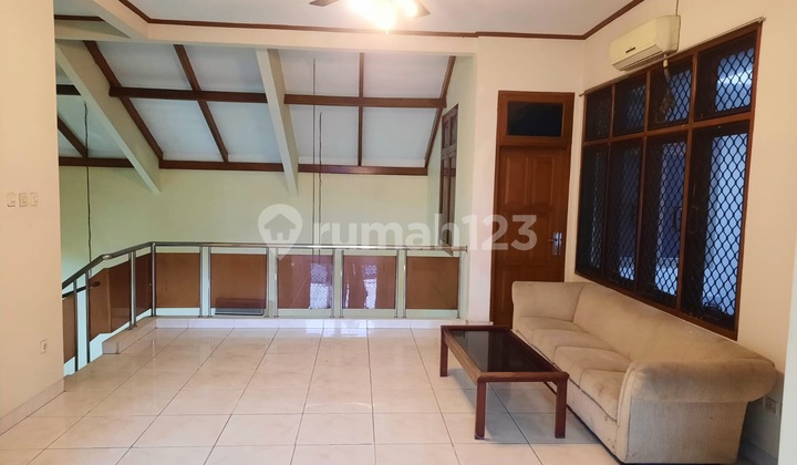 Jual Rumah di Pondok Indah dengan Area Pim 2