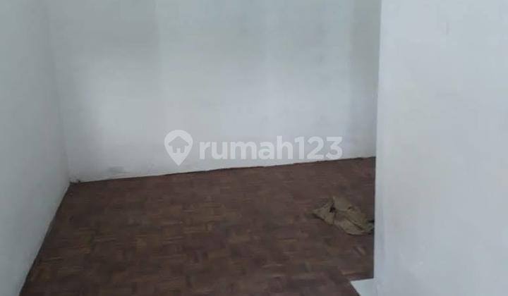 Kost House on Simo Tambaan 2 Street, Near Banyuurip Toll Gate, Banyu Urip 2