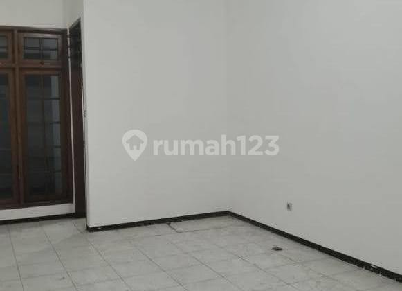 FOR RENT: 2-STORY SHOPHOUSE IN A BUSY COMMERCIAL AREA Bratang Gede, Wonokromo 2