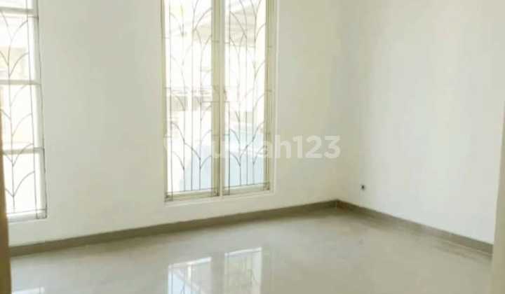 2-Storey House Fully Renovated Ready to Occupy in Simpang Darmo Near PTC & Petra School 2