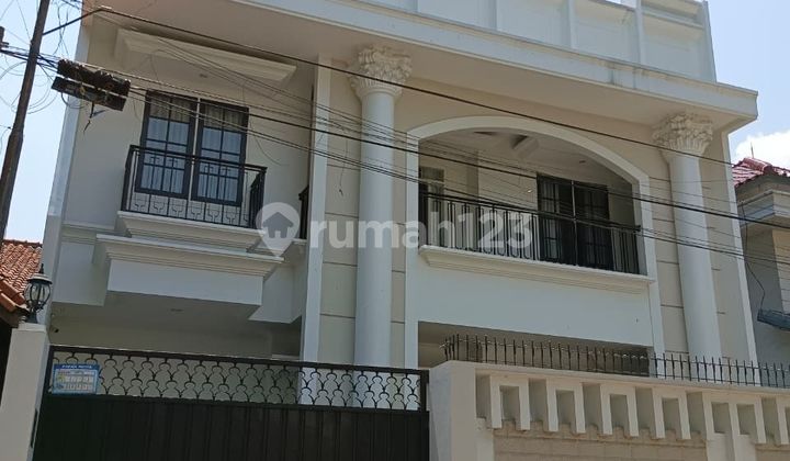 Rumah, 3 Lantai, SHM, Dekat Pusat Kota, Rinjani, Semarang