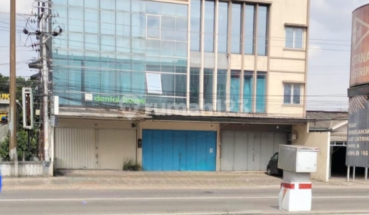 Siap Huni, Ruko, 3 Lantai, SHM, Bebas di Banjir, Pinggir Jalan Gajah Raya 1