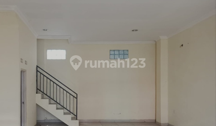 Siap Huni, Ruko, 3 Lantai, SHM, Bebas di Banjir, Pinggir Jalan Gajah Raya 2