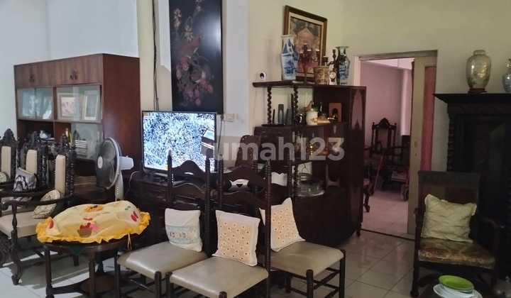 Dijual Rumah Sudut di Pancoran, Akses Mudah dan Strategis Dekat Fasilitas Umum